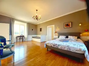Au Pays de Jacquou : Chambre D’hôtes et Table D’hôtes