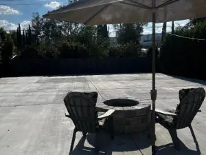 Cozy Family Hideaway, Sleeps 8, 4 tv's Yard, Shops