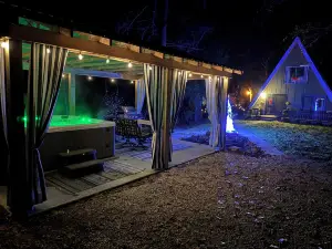 NEW property! Lakeside covered  hot tub, A-frame 3 King Beds,  Shawnee Forest