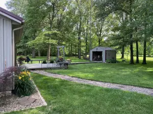 Shady Lakes Escape-w/n minutes from Wineries & Lakes!