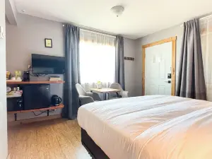 Salt Hotel & Pub