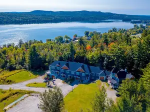Au Sommet du Lac Magog