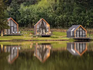 Celeiro Lake Village