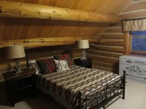 Blaine Creek Log Cabin with Spectacular views!