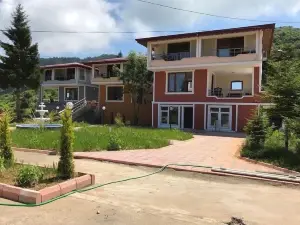 扎爾哈山度假村