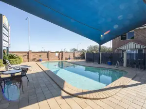 Cotswold Motor Inn
