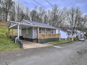 Cozy Fries Escape w/ Mountain & River Views!