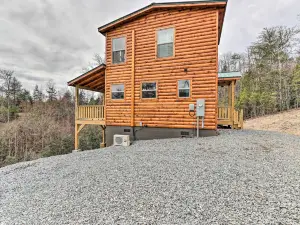 Cozy Mtn Cabin Spacious Deck and Forest Views!