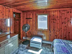 Cozy Lakefront Hale Cabin w/ Access to Boat Ramp!