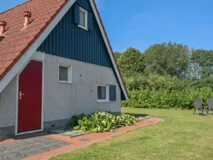 6 Pers House on a Typical Dutch Gracht Close to the National Park Lauwersmeer