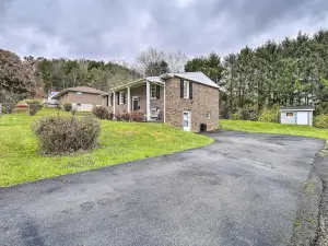 Bluefield Home w/ Covered Deck - Near Parks!