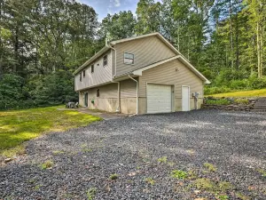 Hot Tub & Yard: Stroudsburg Home in Poconos