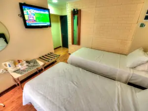 Red Green Hotel