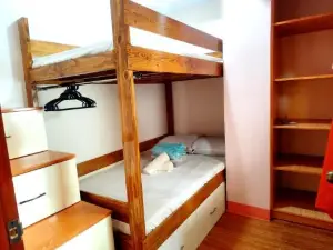 TripleG's Transient Apartment House with FREE PARKING and CCTV