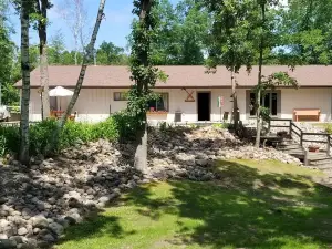 2 bedroom apartment,  heated pool, rec room, located on river. 4 wheelers allowd