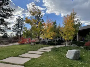 Cozy Barn Loft Apartment. Perfect for Couples, Hunters, and more!