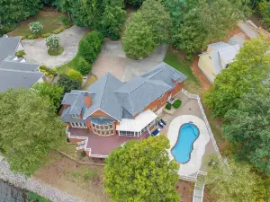 "HAPPY GO LAKEY": Endless Views, Pool, Expansive Deck, Jump Platform, Water Toys