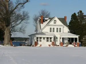 Spectacular Riverfront Retreat with Kid-Friendly Beach. Enjoy the ‘Riva Life