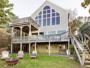 Artists' Beachfront Chalet 3 bedrooms