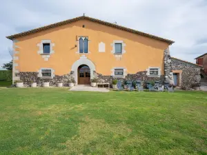 Vibranr Holiday Home in Aiguaviva with Swimming Pool