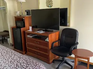Colonial Motel