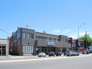 Oscars Hotel and Cafe Bar