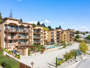 레드어닝의 마리나스 엣지 콘도 레스토랑, 와이너리까지 걸어갈 수 있음