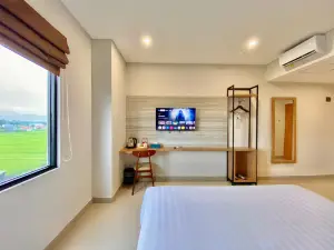 Front One Hotel Gombong