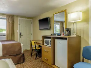 Motel 6 Campbellford, on
