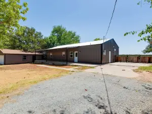 Spacious Palo Pinto Home Private Dock and Pool