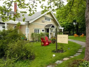 Leaside Manor