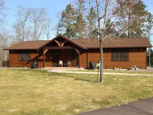 Deerwood Resort - Pine Bluff Cottage 1