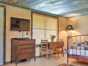 Charming Carmine Studio w/ Pond on 60-Acre Farm!