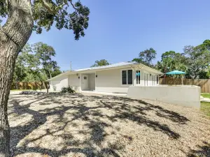Private Beach + Dock: Waterfront Panacea Retreat!
