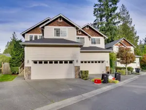 Charming Everett Townhome - 3 Mi to Downtown!