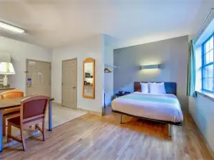 OYO Townhouse Beaumont Medical Center Area I-10