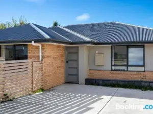 Hobart 4 Bedroom Cosy Stayz