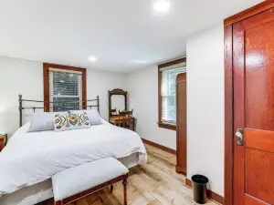 Secluded Crown Point Haven Near Golfing & Parks!