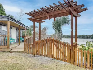 Lakefront Panama City Studio w/ Hot Tub Access
