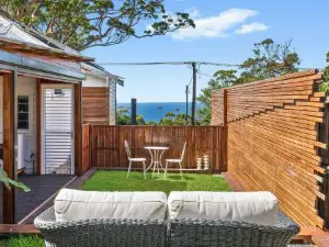 Romanic Garden View 1 bed Apartment with ocean views at Stanwell Tops