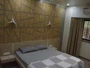 Jumbo pool villa, Ambernath