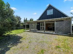 Beach Bliss Cabin - Foxton Beach Holiday Home