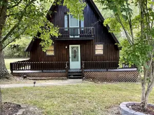 Cozy, Comfy Cabin minutes from Cave Run Lake, I-64, App Harvest, and Morehead.
