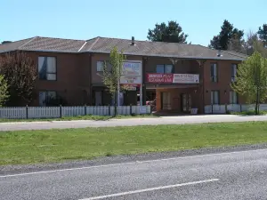 Snowgate Motel + Apartments