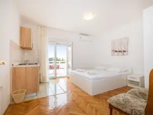 Studio Apartments Near Center 4