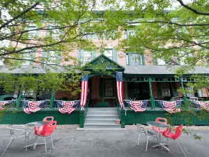 Rogues' Harbor Inn