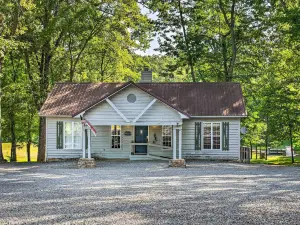 Cabin in Resort - Half Mi to Guntersville Lake!