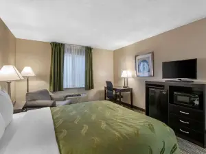 ควอลิตี้ อินน์แอนด์สวีทส์ ดิมอยน์ - ถนนเมิร์ล เฮย์