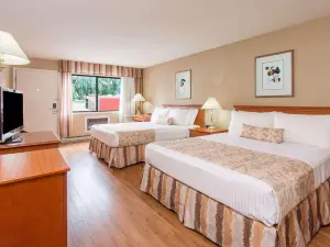 Ramada by Wyndham Kelowna Hotel & Conference Center