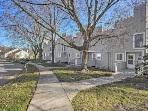Lovely Iowa City Townhome ~ 3 Mi to Dtwn!